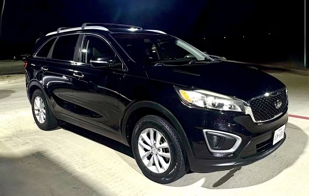 Black Kia Sorento SUV available to rent in Granbury and Glen Rose, TX